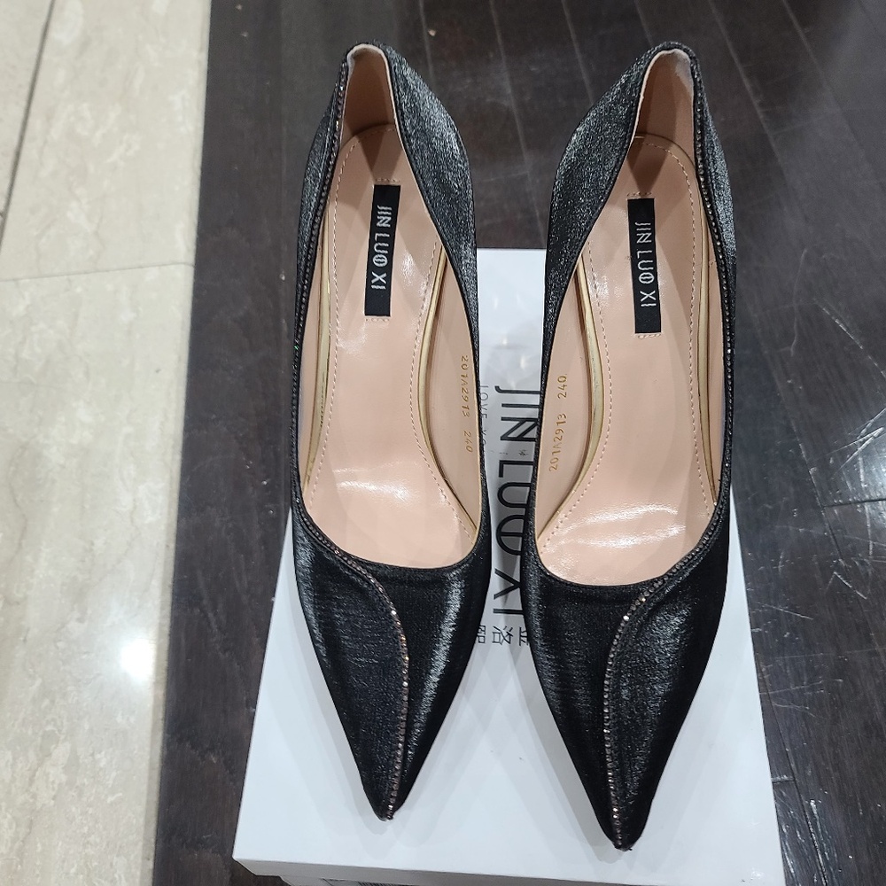 High heels - Picture 1 of 5